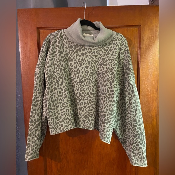 American Eagle Turtle Neck Sweater - Picture 1 of 5